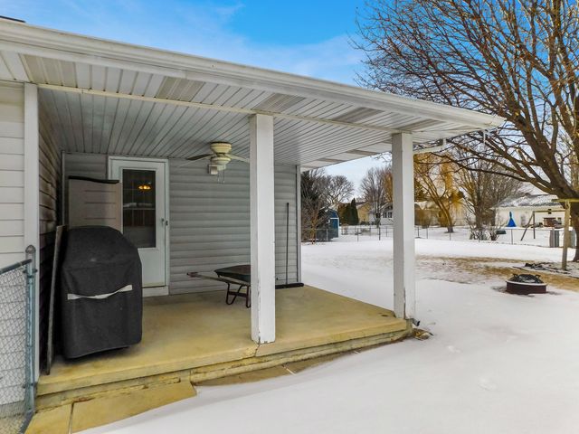 755 Loomis Drive, Rockton, IL 61072