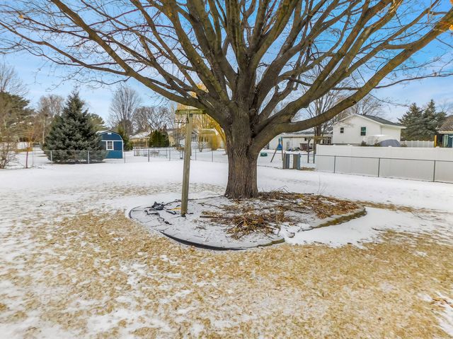 755 Loomis Drive, Rockton, IL 61072