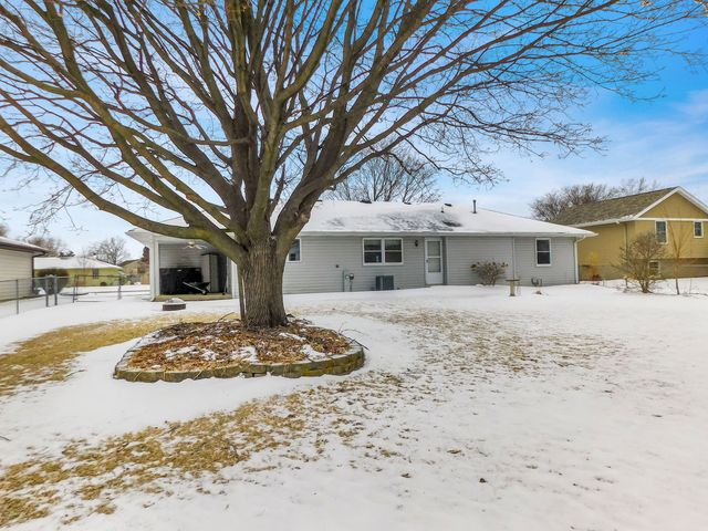 755 Loomis Drive, Rockton, IL 61072