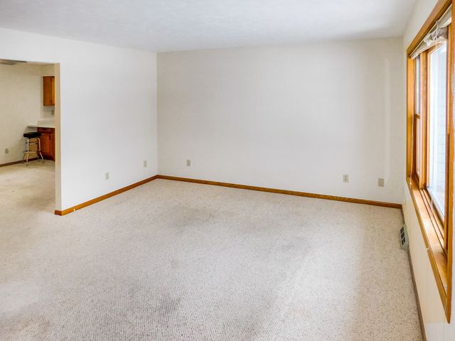 755 Loomis Drive, Rockton, IL 61072