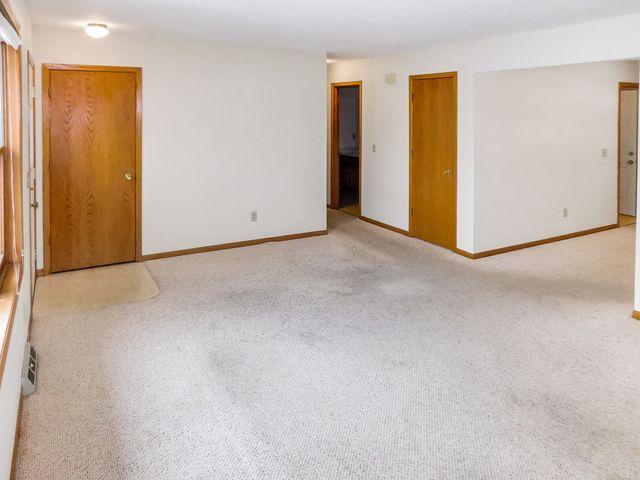 755 Loomis Drive, Rockton, IL 61072