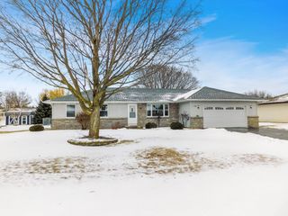 755 Loomis Drive, Rockton, IL 61072