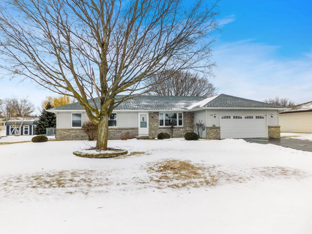 755 Loomis Drive, Rockton, IL 61072