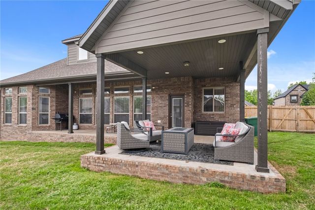 1510 Glastonbury Drive, Centerton, AR 72719
