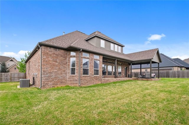 1510 Glastonbury Drive, Centerton, AR 72719