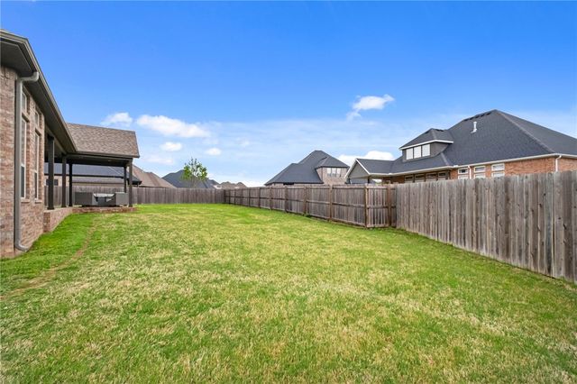 1510 Glastonbury Drive, Centerton, AR 72719