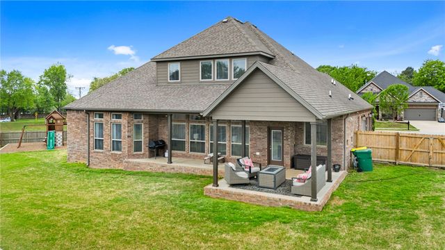 1510 Glastonbury Drive, Centerton, AR 72719