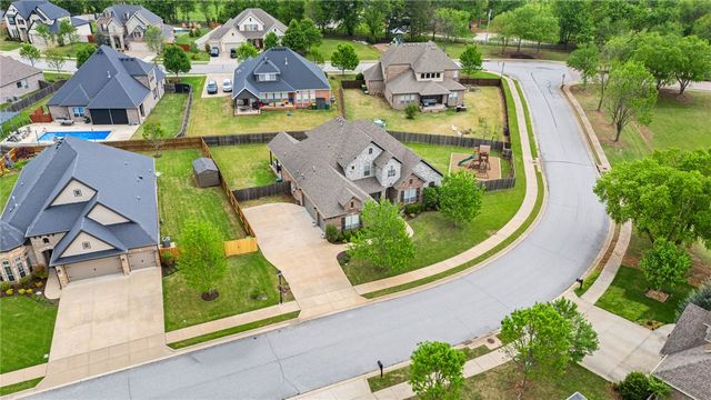 1510 Glastonbury Drive, Centerton, AR 72719