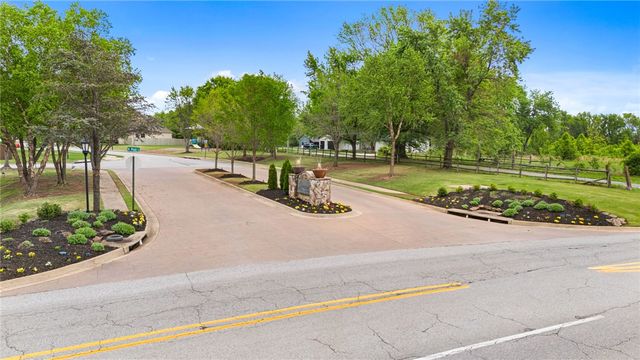 1510 Glastonbury Drive, Centerton, AR 72719
