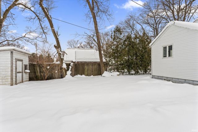 52128 Helmen Avenue, South Bend, IN 46637