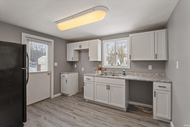 52128 Helmen Avenue, South Bend, IN 46637