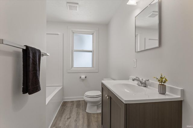 52128 Helmen Avenue, South Bend, IN 46637