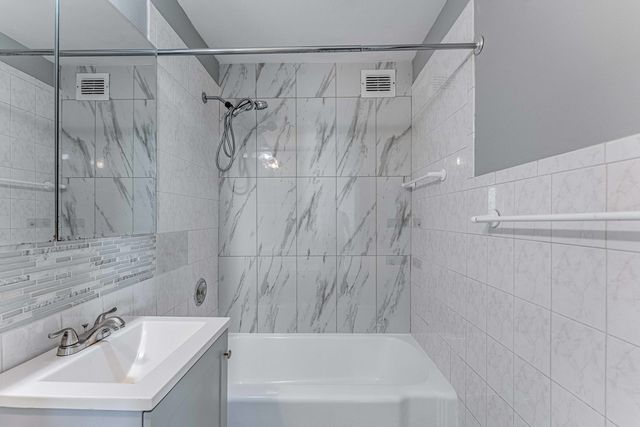 6301 N SHERIDAN Road 19F, Chicago, IL 60660