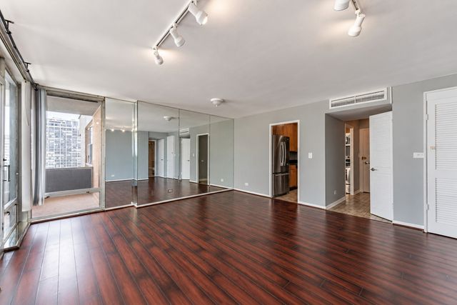 6301 N SHERIDAN Road 19F, Chicago, IL 60660