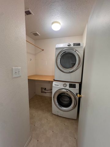 704 Glacier Bay Street SE, Albuquerque, NM 87123