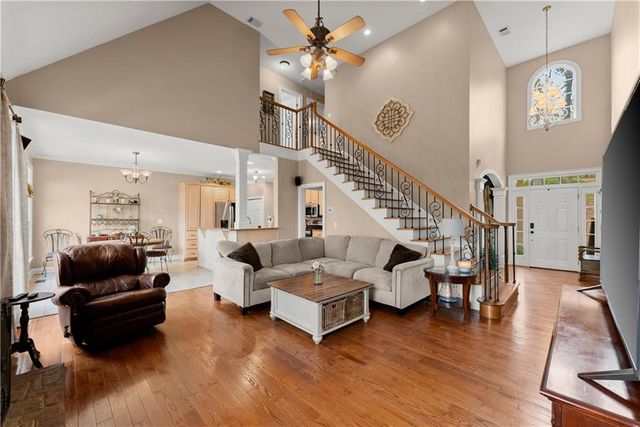 5812 Shadow Oaks Drive, Murrayville, GA 30564