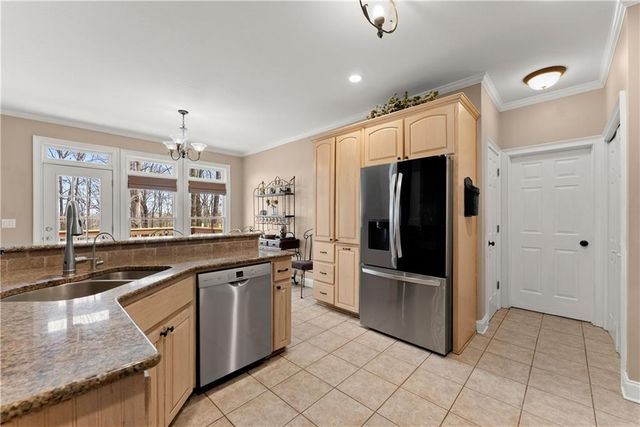 5812 Shadow Oaks Drive, Murrayville, GA 30564