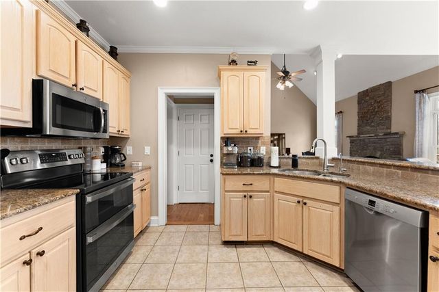 5812 Shadow Oaks Drive, Murrayville, GA 30564
