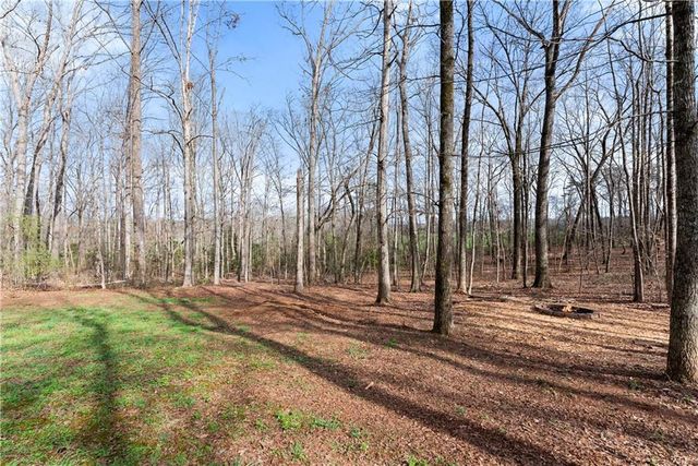 5812 Shadow Oaks Drive, Murrayville, GA 30564