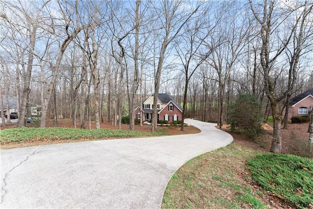 5812 Shadow Oaks Drive, Murrayville, GA 30564
