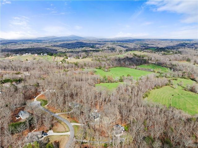 5812 Shadow Oaks Drive, Murrayville, GA 30564