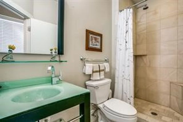 3915 Congress Avenue 200, Dallas, TX 75219