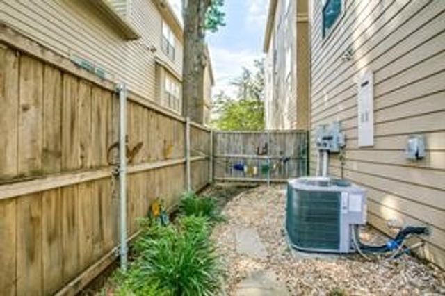 3915 Congress Avenue 200, Dallas, TX 75219