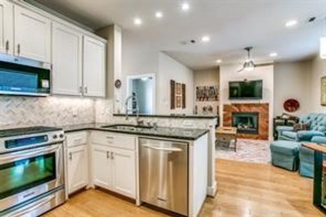 3915 Congress Avenue 200, Dallas, TX 75219