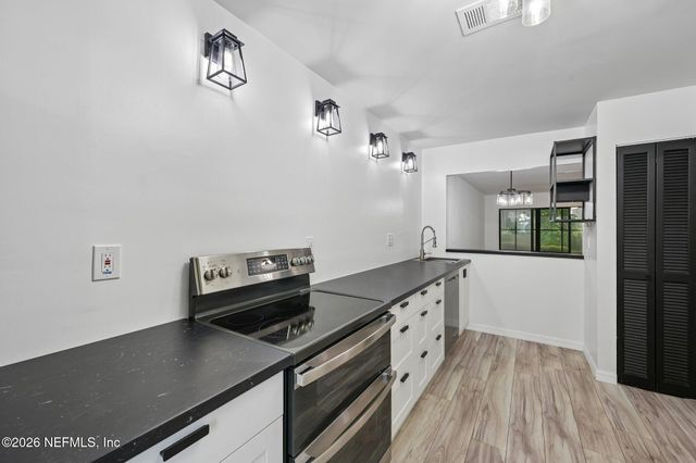 7701 BAYMEADOWS Circle W 1092, Jacksonville, FL 32256