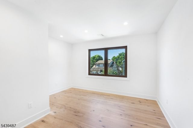 130 Warren St, Clifton City, NJ 07013