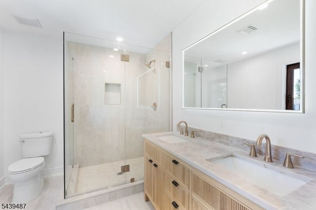 130 Warren St, Clifton City, NJ 07013