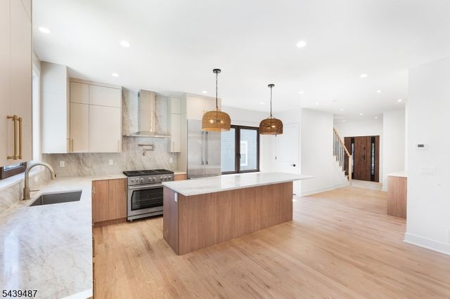 130 Warren St, Clifton City, NJ 07013