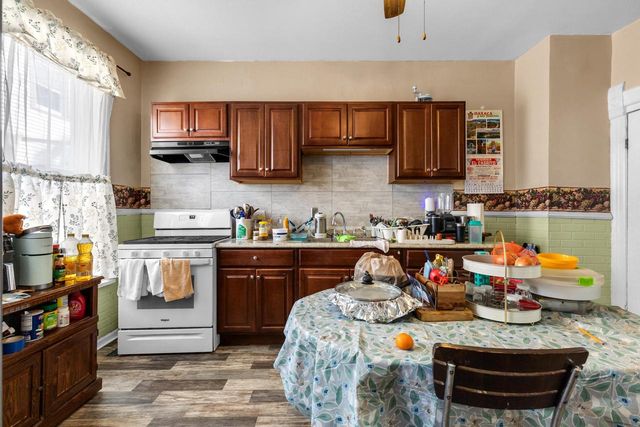 2401 W Grant STREET, Milwaukee, WI 53215