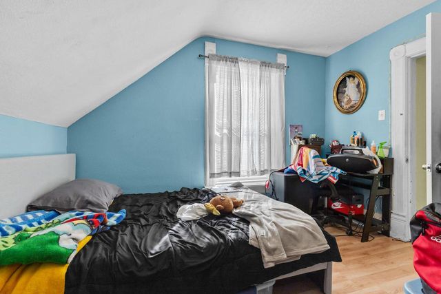 2401 W Grant STREET, Milwaukee, WI 53215