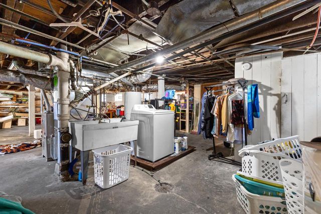 2401 W Grant STREET, Milwaukee, WI 53215