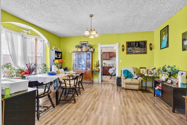2401 W Grant STREET, Milwaukee, WI 53215
