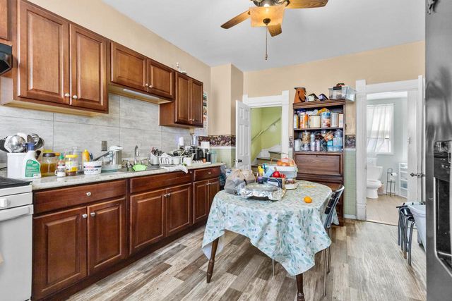 2401 W Grant STREET, Milwaukee, WI 53215