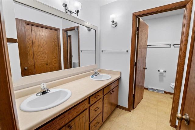 5010 Raymond Road, Madison, WI 53711