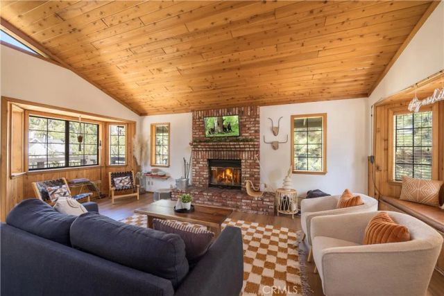 42672 Juniper Drive, Big Bear Lake, CA 92315