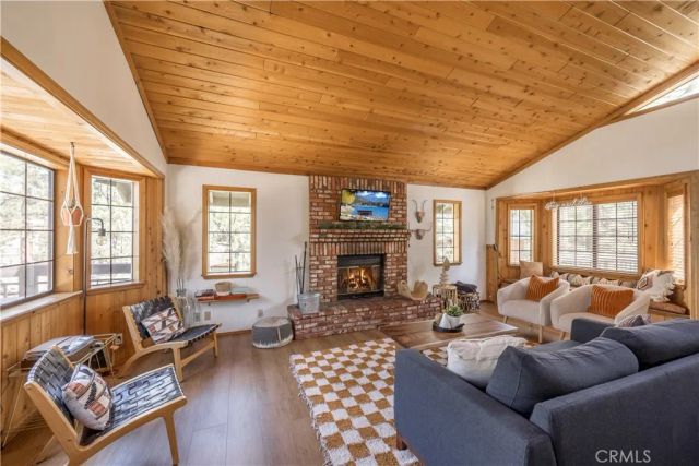 42672 Juniper Drive, Big Bear Lake, CA 92315