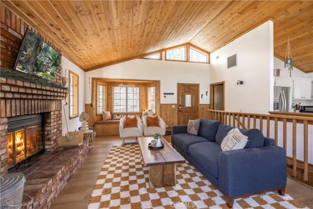 42672 Juniper Drive, Big Bear Lake, CA 92315