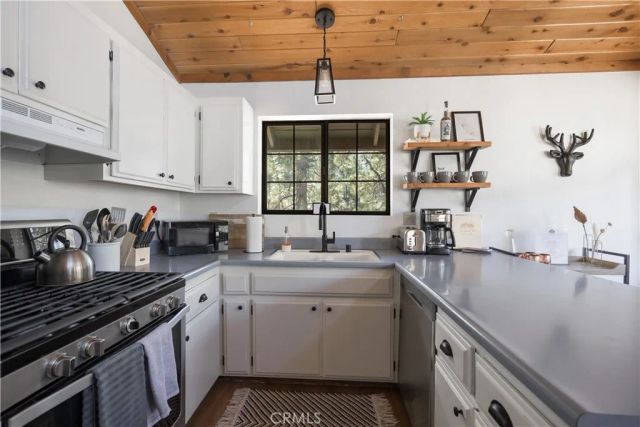 42672 Juniper Drive, Big Bear Lake, CA 92315