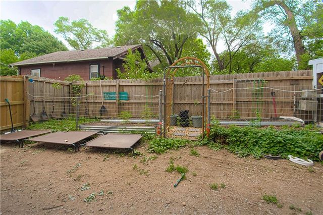 5431 Klamm Road, Kansas City, KS 66106