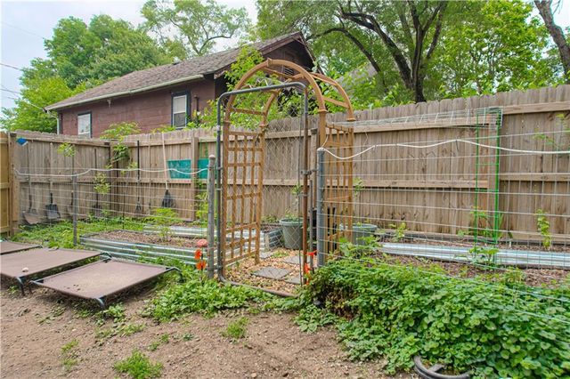 5431 Klamm Road, Kansas City, KS 66106