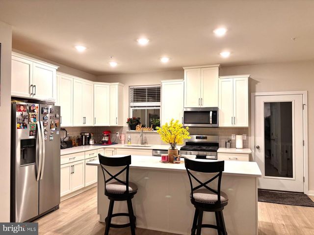 111 FOUR LEAF DR, Downingtown, PA 19335