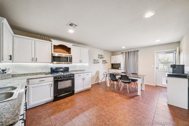 15128 E 108th Place North, Owasso, OK 74055