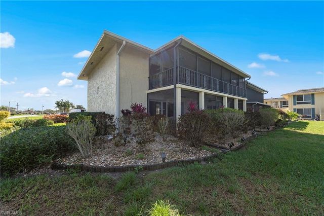 84 Glades BLVD 2, Naples, FL 34112