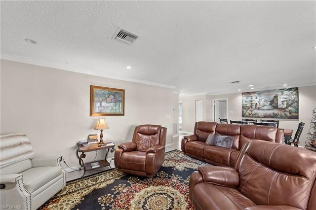 84 Glades BLVD 2, Naples, FL 34112