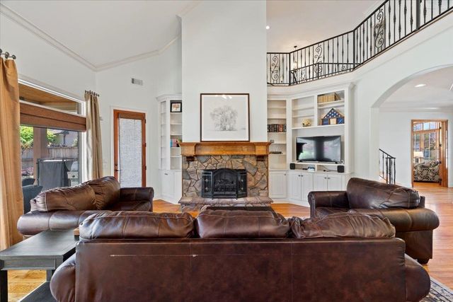 9248 LIGGON GREEN LN, Germantown, TN 38139