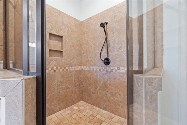 9248 LIGGON GREEN LN, Germantown, TN 38139